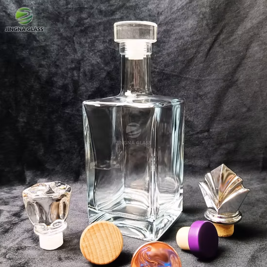 Bottiglia di vetro personalizzata da 500 ml 700 ml 750 ml Bottiglie di vetro trasparenti vuote Bottiglia di vetro di brandy di whisky di vodka Bottiglia di vetro di liquore di tequila gin