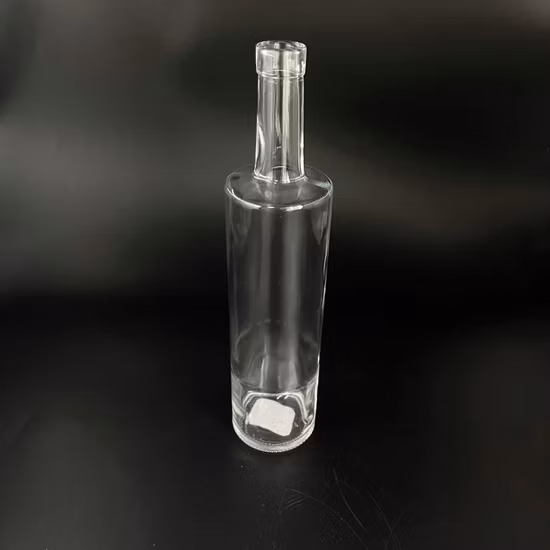 Bottiglia di vetro personalizzata da 500 ml 700 ml 750 ml Bottiglie di vetro trasparenti vuote Bottiglia di vetro di brandy di whisky di vodka Bottiglia di vetro di liquore di tequila gin