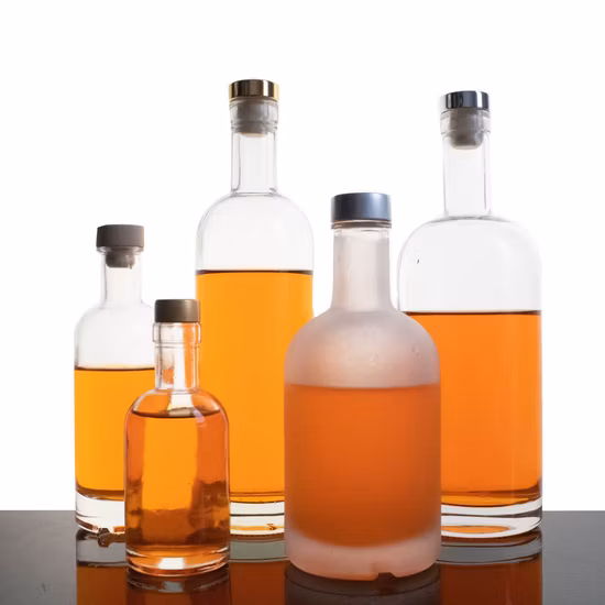 Commercio all'ingrosso 700ml 750ml 500ml trasparente rotondo vuoto rum whisky spirito gin vodka bottiglia di liquore in vetro con tappo in sughero