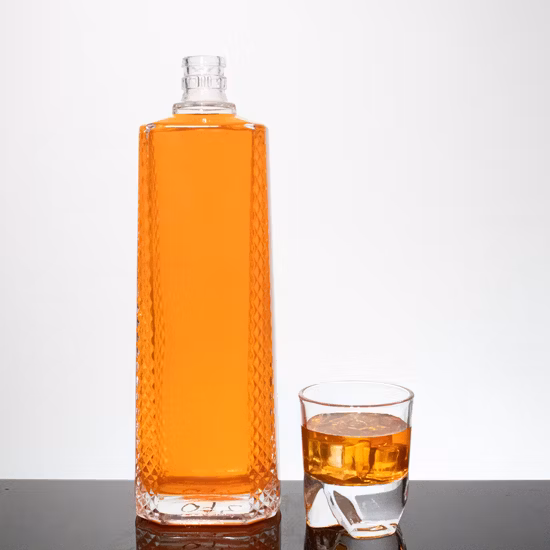 Bottiglia per bere in cristallo di selce alta piatta quadrata rotonda personalizzata 50cl 70cl 75cl 1l 1.75l per liquori di bevande alcoliche