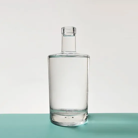 Bottiglia di vetro liquore al brandy, unica e cristallina, vuota e personalizzata