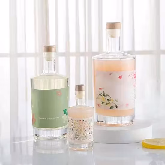 Bottiglia di vetro di liquore vodka gin whisky da 100 ml, 375 ml, 500 ml, 750 ml.  Bottiglia in vetro pesante con tappo in sughero