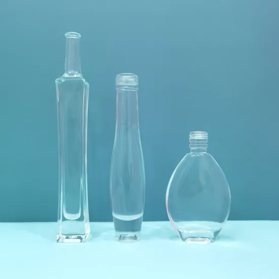 Bottiglie di vetro da 500 ml 700 ml 750 ml con logo personalizzato in rilievo trasparente per rum/tequila/gin/brandy/rum/whisky/vodka