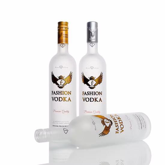 Logo con stampa opaca personalizzata Logo da 750 ml Vodka Whisky Brandy Gin Tequila Spirits Bottiglia di vetro Bottiglia di liquore in vetro all'ingrosso
